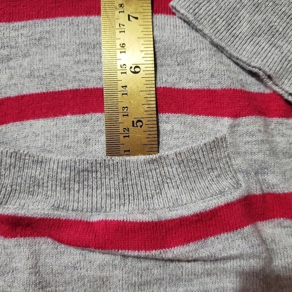 Gap Grey and Pink Stripped Sweater Pockets - Picture 4 of 4